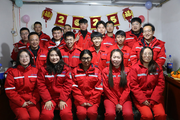 “元”梦新程，，“旦”启华章--榆林分公司项目一线同庆元旦照片 (1)_副本.jpg